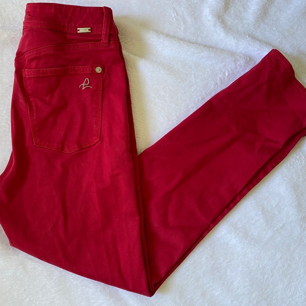 NWOT GORGEOUS DL1961 HOT RED CAPRI 26